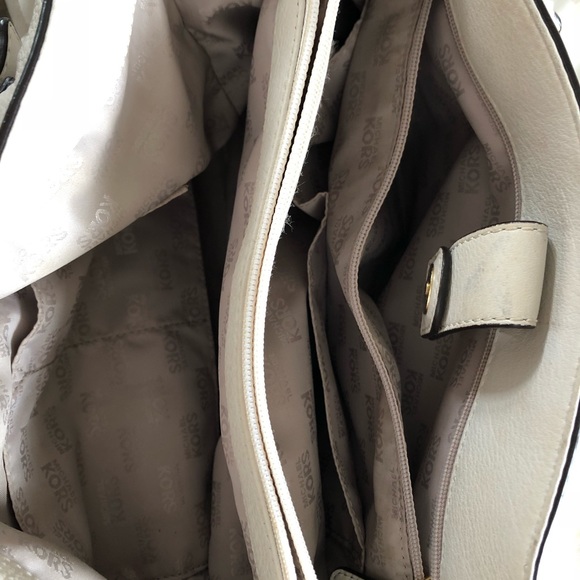 Auth Michael Kors Cream Leather Bag - Picture 6 of 6